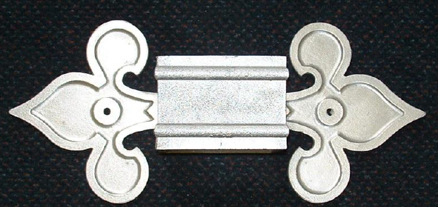 The Mansion Ornamental Lug